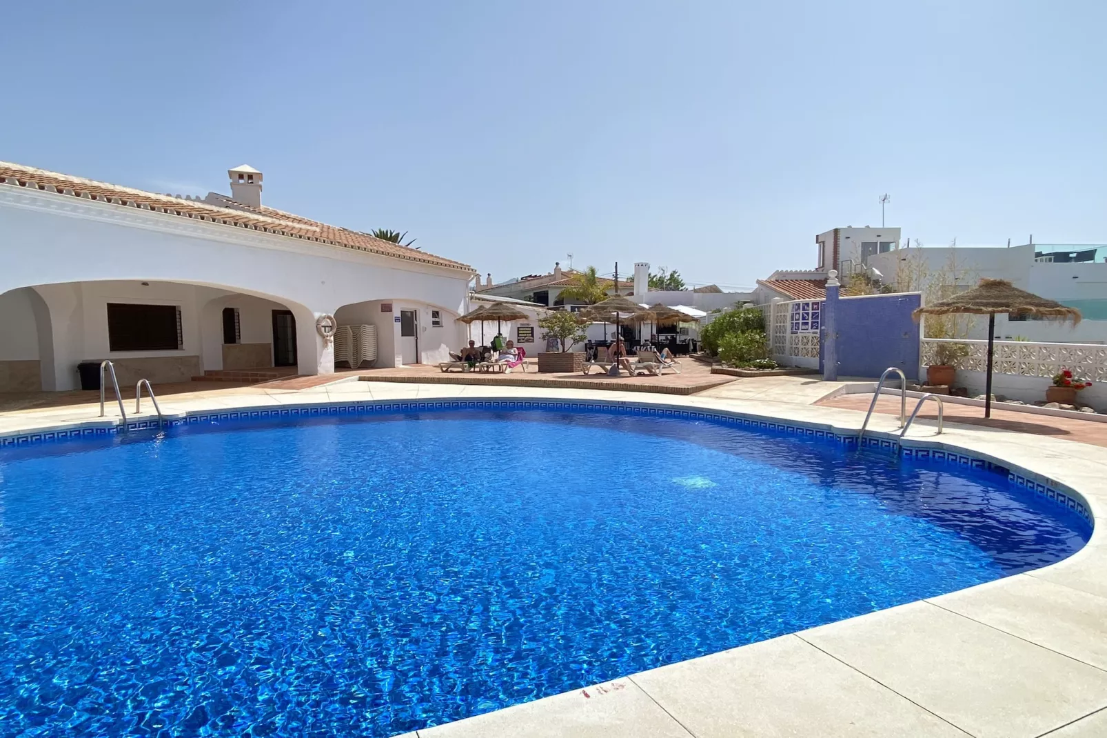 Capistrano Playa 206 by Casasol-Zwembad