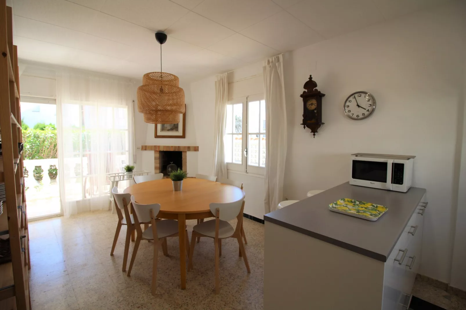 0024-BAHIA 67 C-Eetkamer