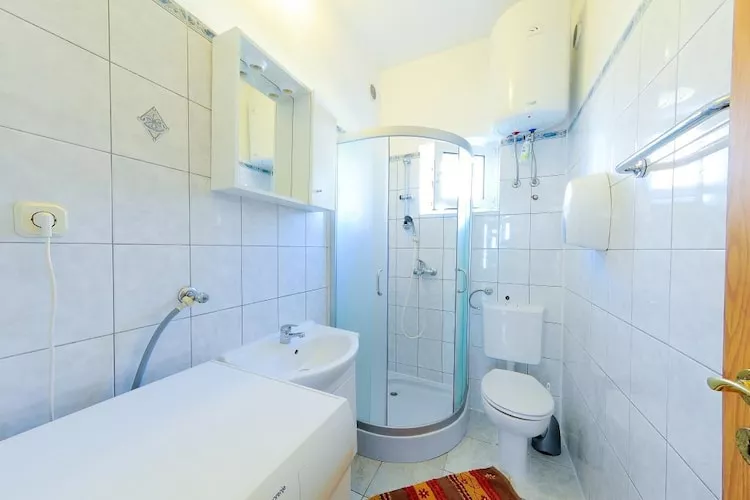 Apartment Anita (PO) - Three Bedroom Apartment-Badkamer