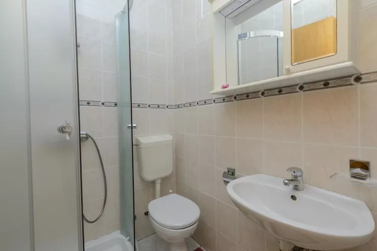 Oreb Dream Apartments - Two Bedroom Apartment with Terrace and Sea View (Apartment 4)-Badkamer