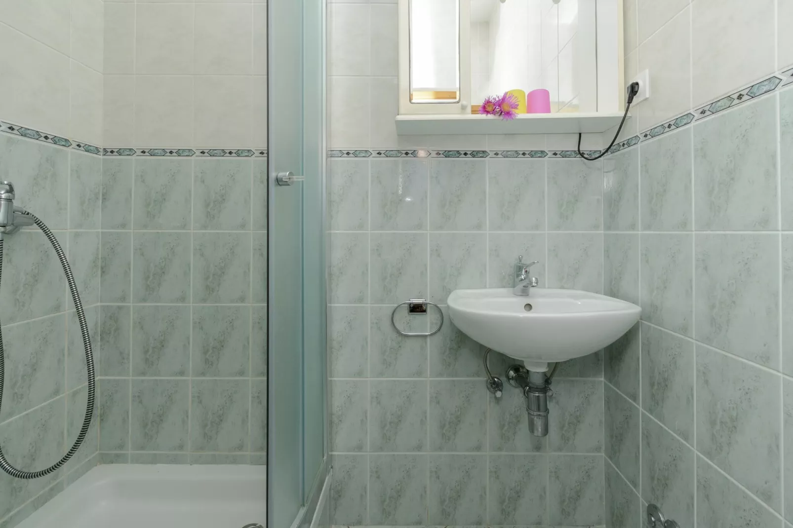 Oreb Dream Apartments - One Bedroom Apartment with Terrace and Sea View (Apartment 1)-Badkamer