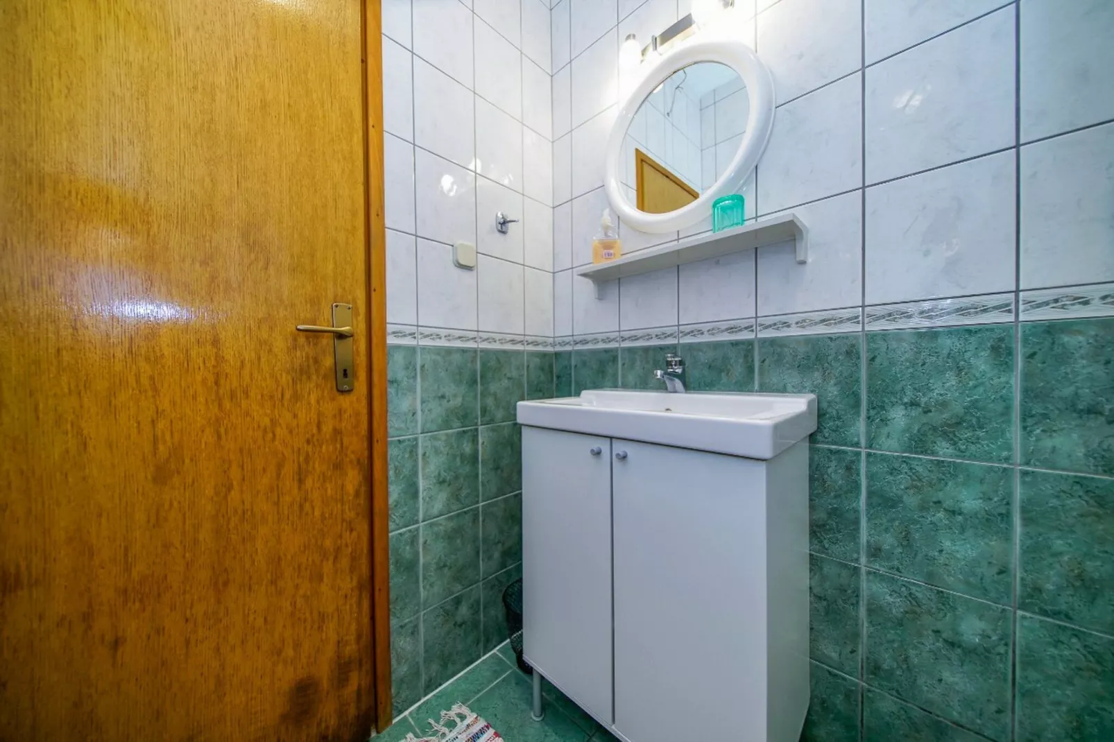 Apartments Anelić- Comfort One Bedroom Apartment with Terrace and Sea View A1-Badkamer