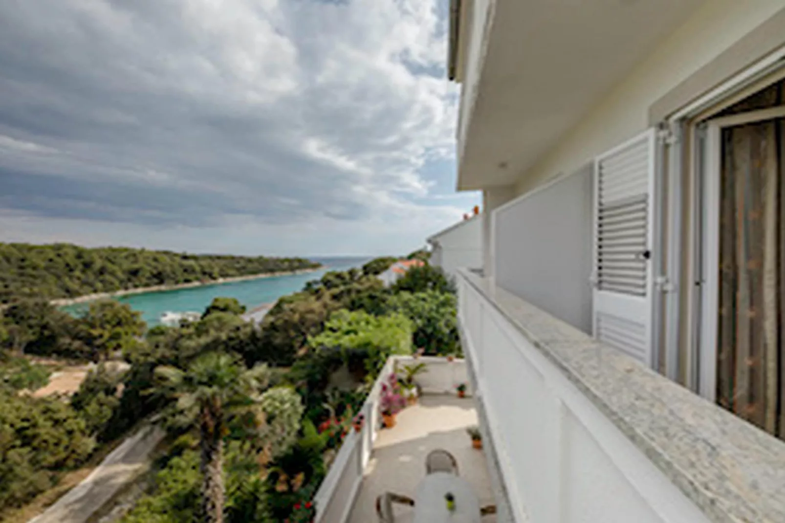 Apartments & Rooms Green Bay - Double Room with Balcony and Sea View (Room 2)-Terrasbalkon