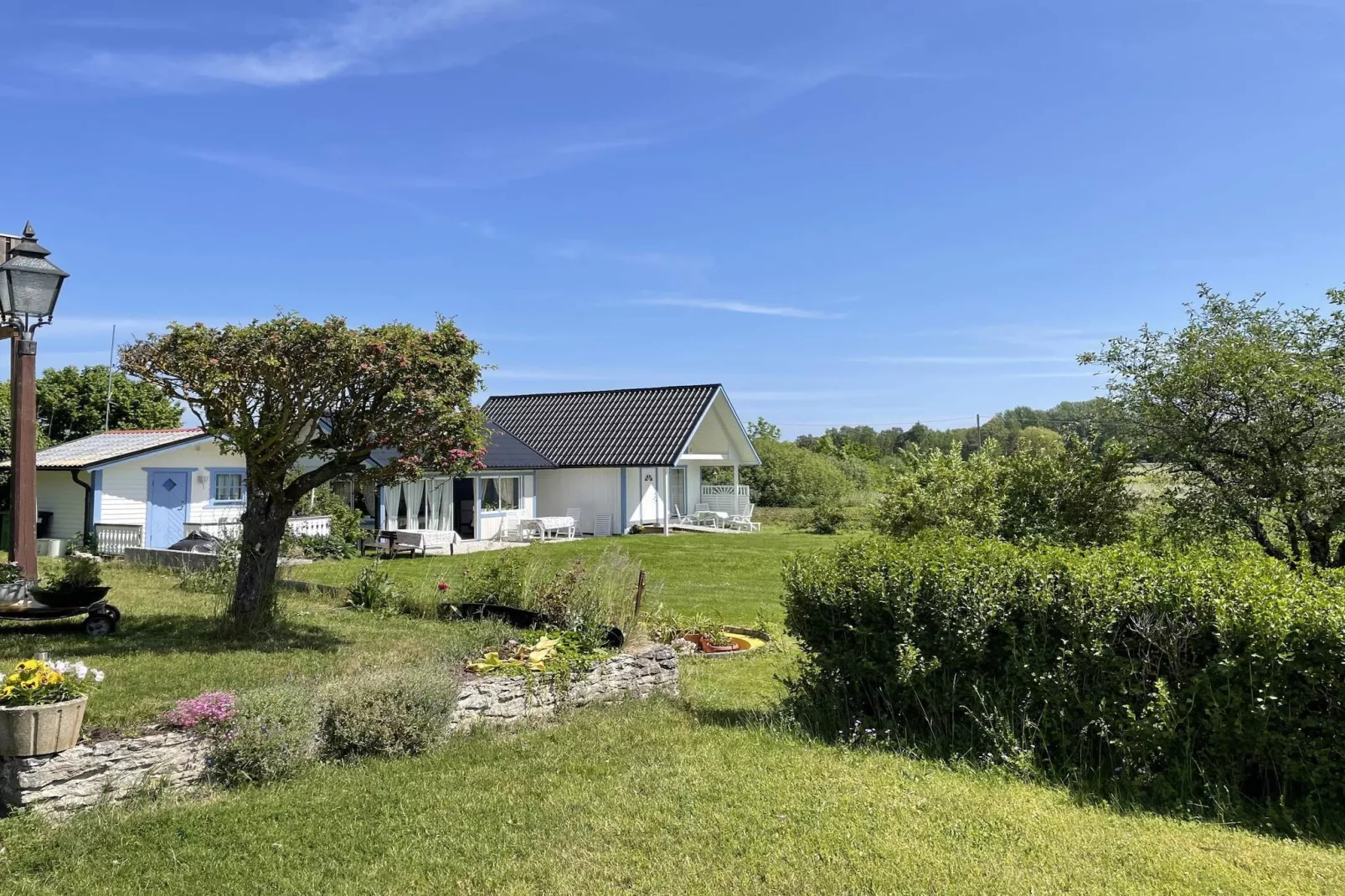 Charmant tuinhuisje in Levide-Buitenlucht