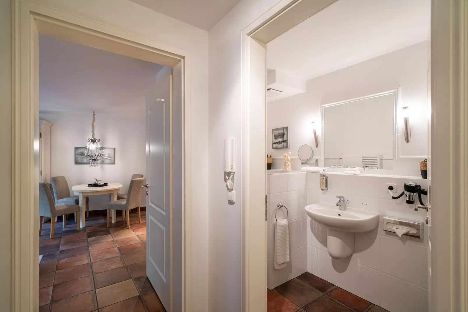 Haus Sonne - Souterrain Fewo - Strandhotel Fischland-Overloop