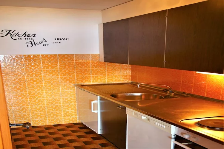 Mont-Rouge E 012 - VIEW apartment 6 pers-Keuken