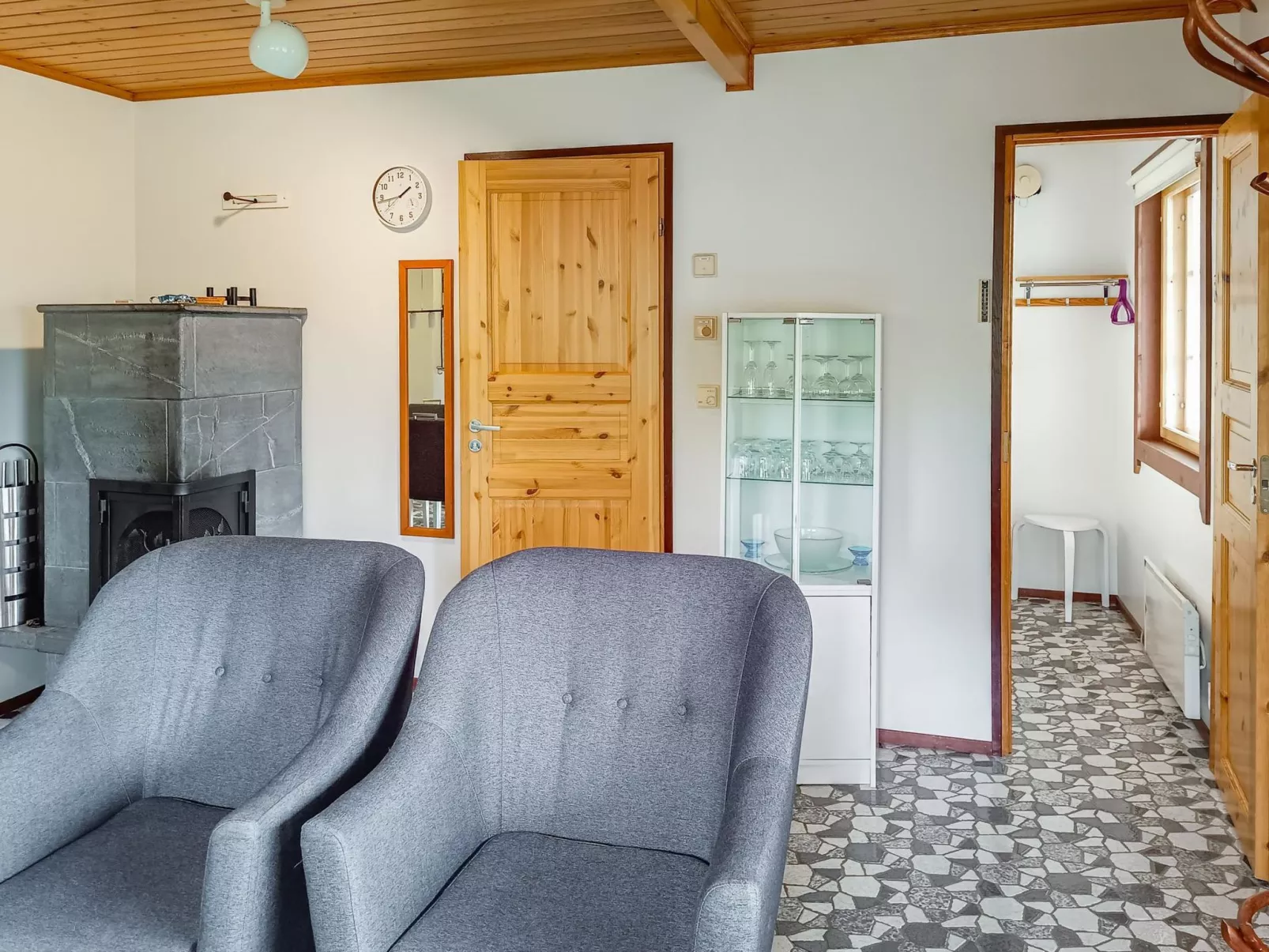 Mukalilla, paritalo sis loppusiivouksen-Binnen