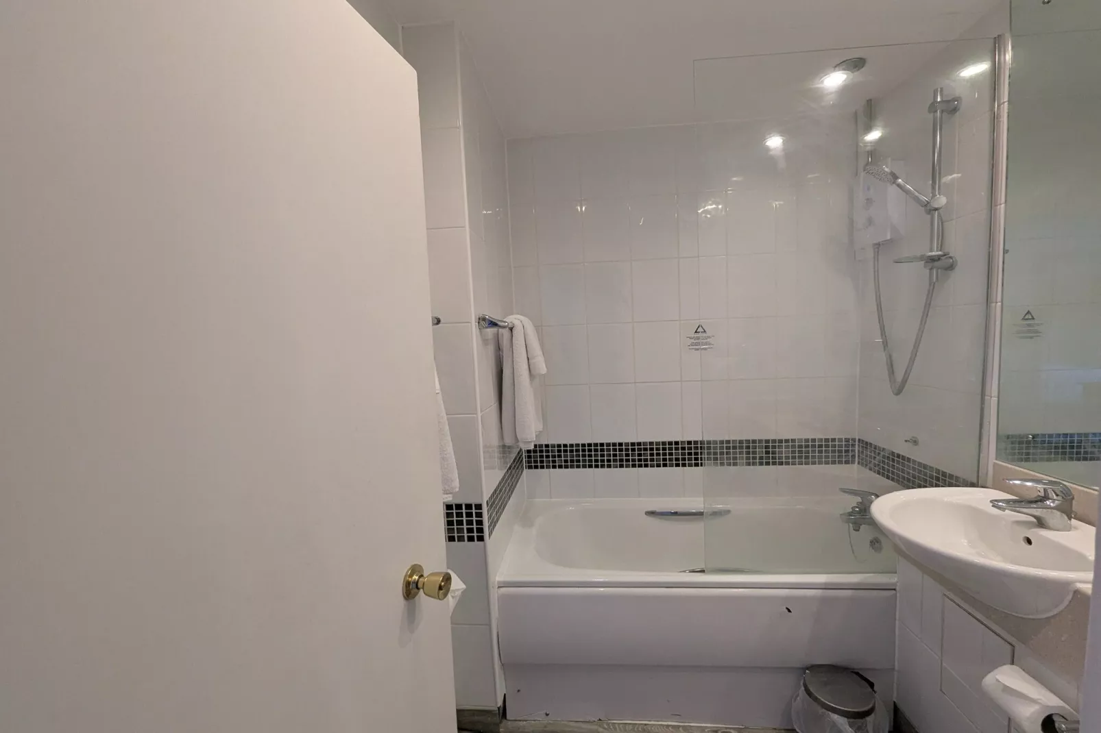 Newton Park Double Room-Badkamer