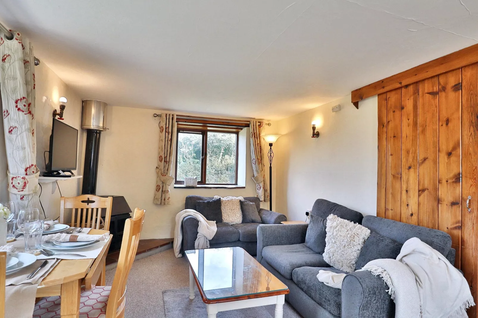 SEASIDE  one bed 2 guest-Woonkamer