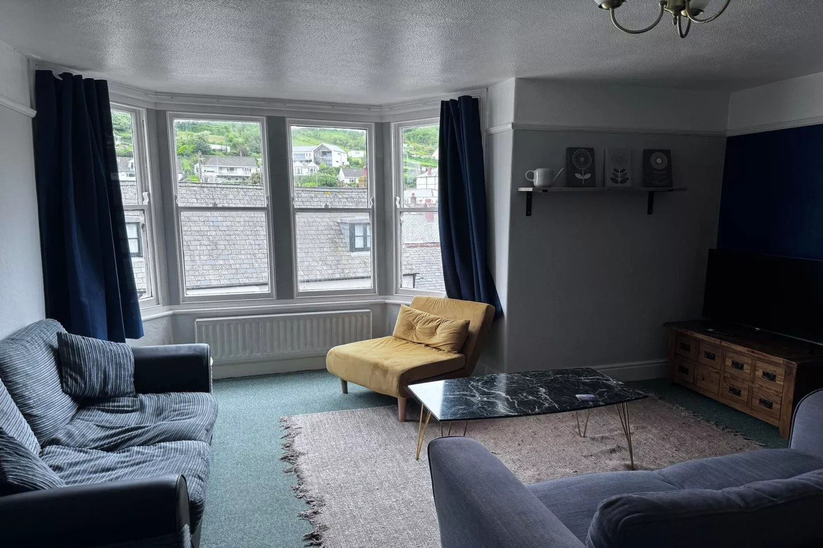 SEASIDE  Two Bed Room Apartment  4 Guest-Woonkamer