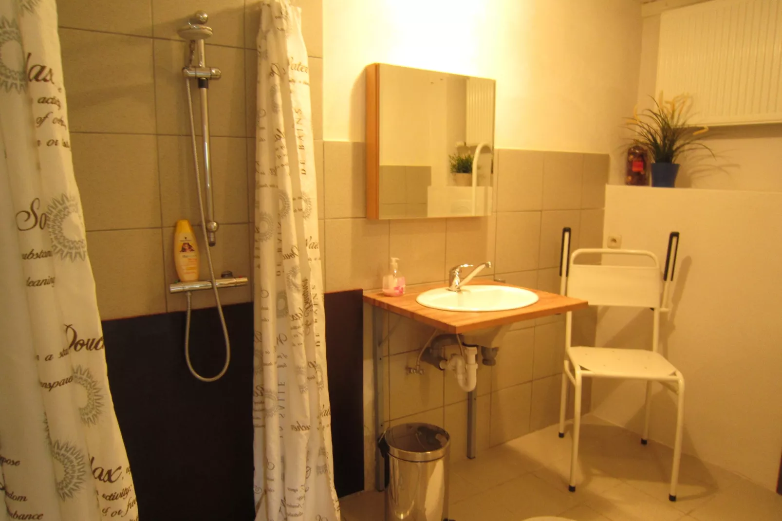 In de oude Bedstee-Badkamer