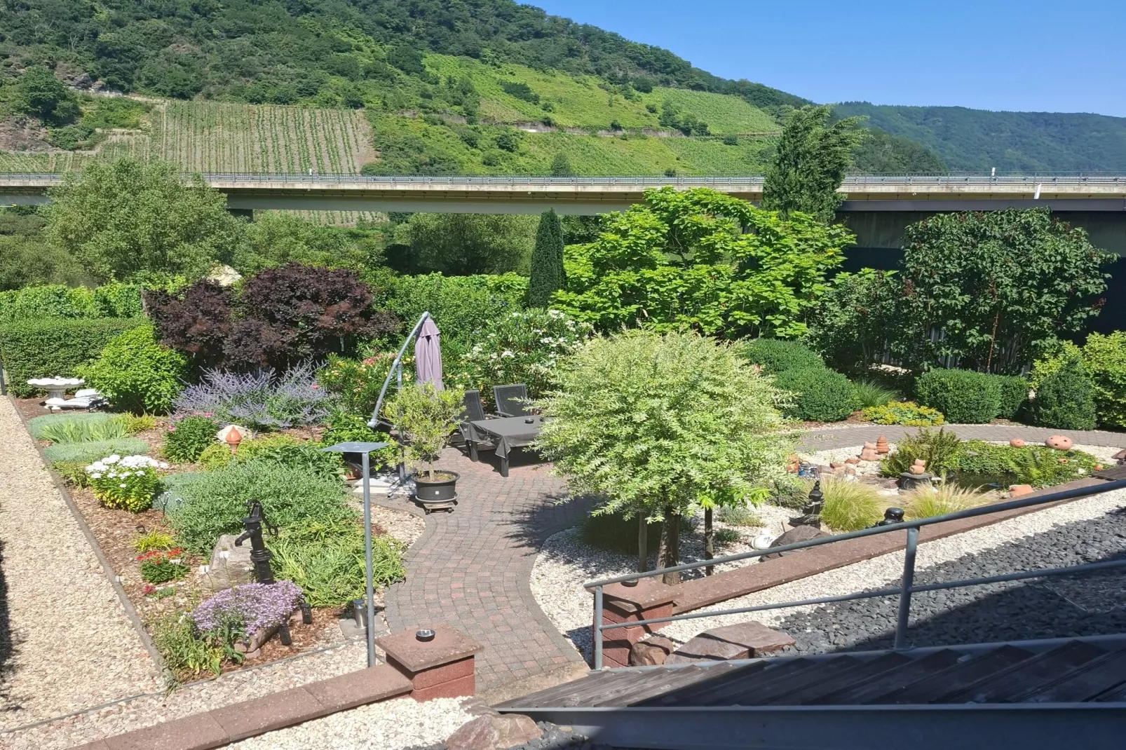 Ferienwohnung mit Moselblick-Tuinen zomer
