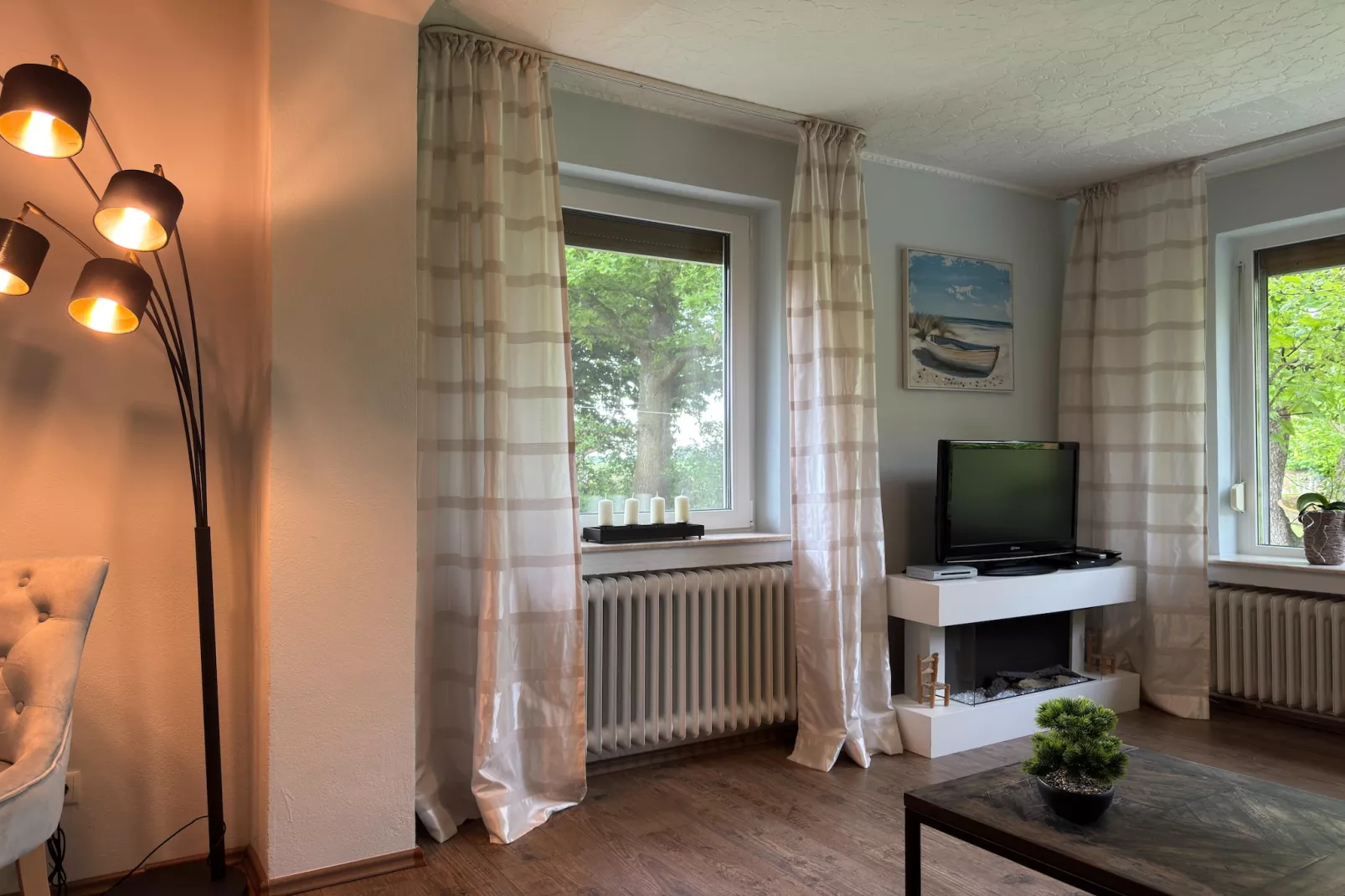 Ferienhaus mit großem Grundstück in Friederikensiel-Woonkamer