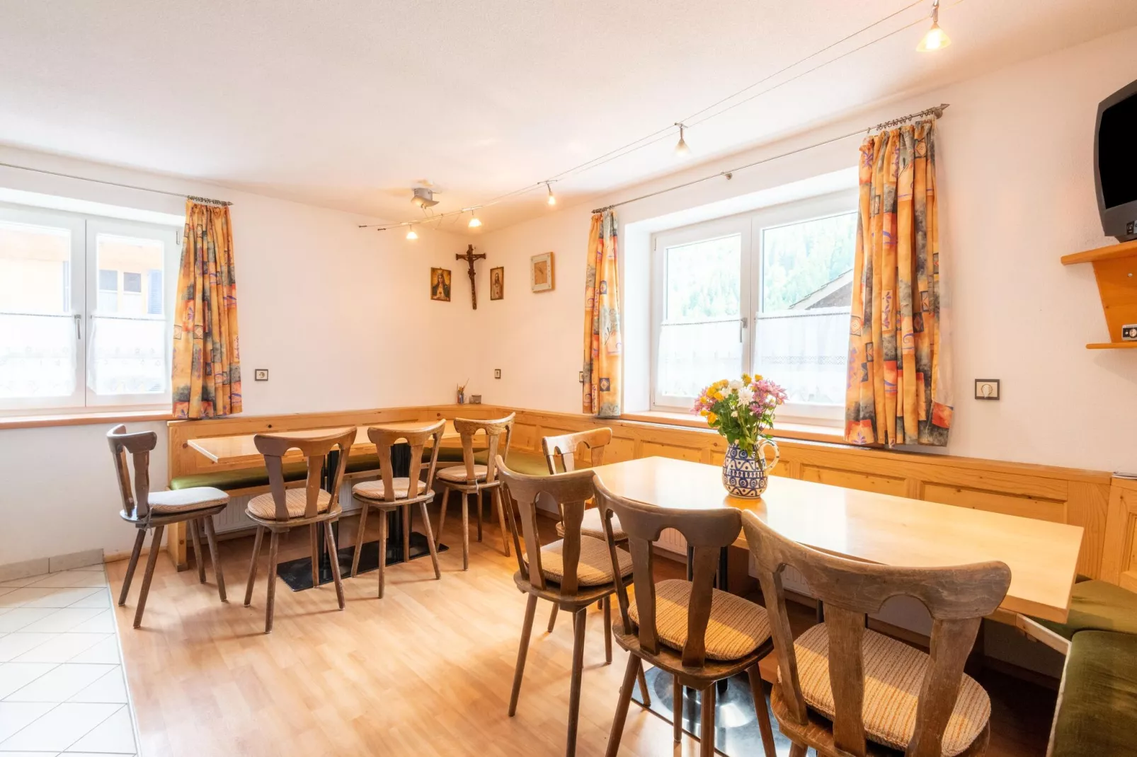 Haus Lukan Groß-Woonkamer