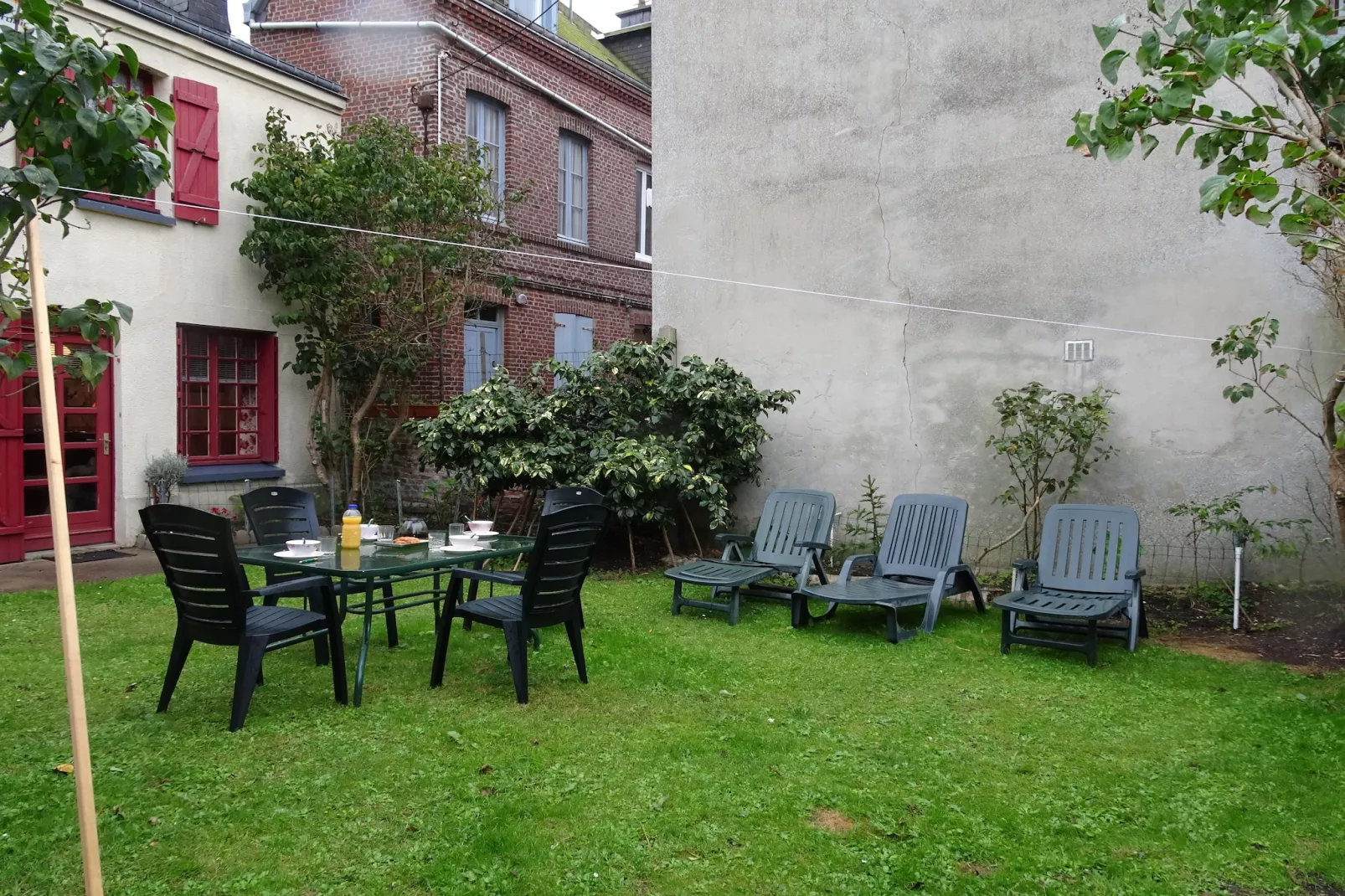 Semi-detached house Etretat-Tuinen zomer