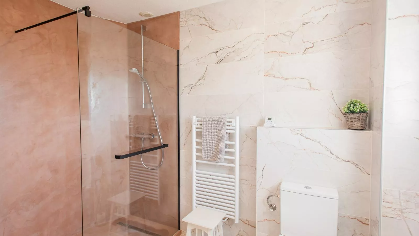 Les Burons-Badkamer