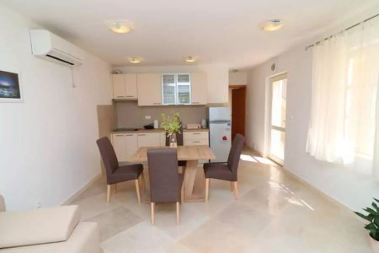 Apartments Seafront Silence - One Bedroom Apartment with Terrace and Sea View-Eetkamer