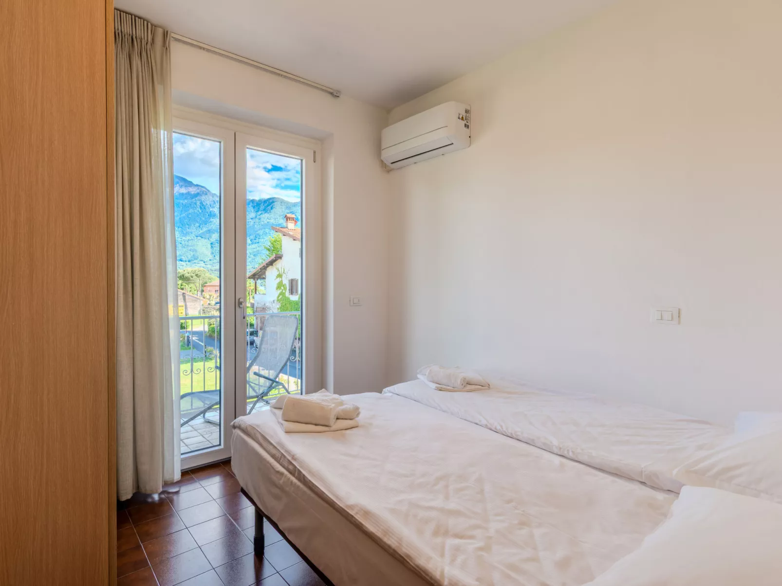 Domaso central apartment-Binnen