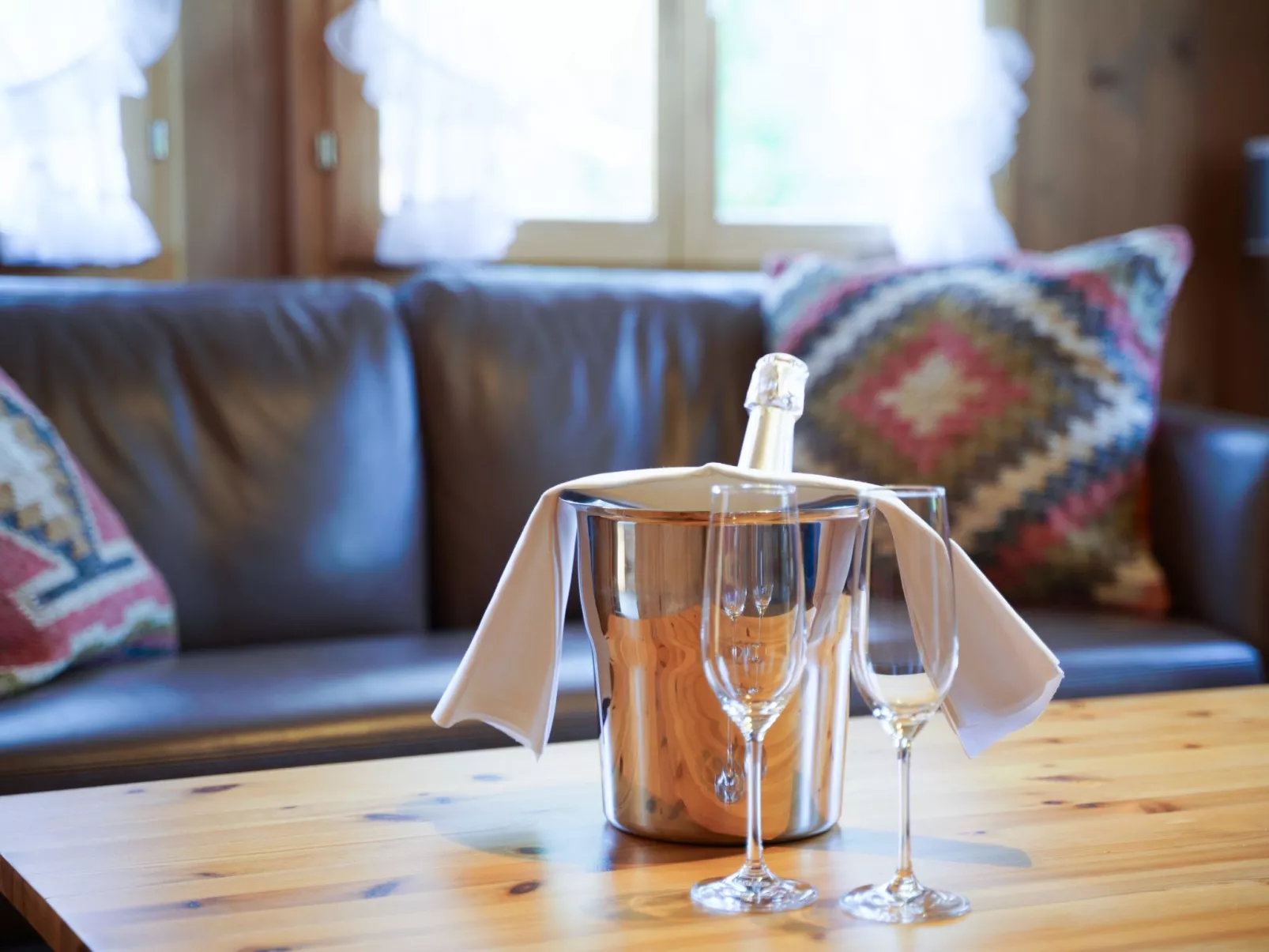 Lena, Chalet-Binnen