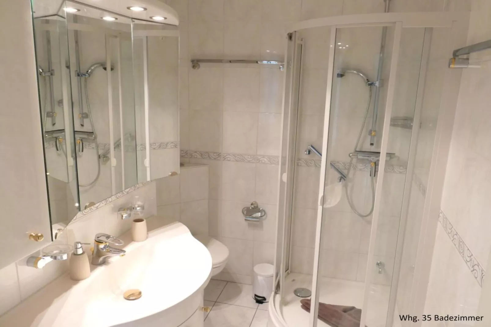 198366-Badkamer