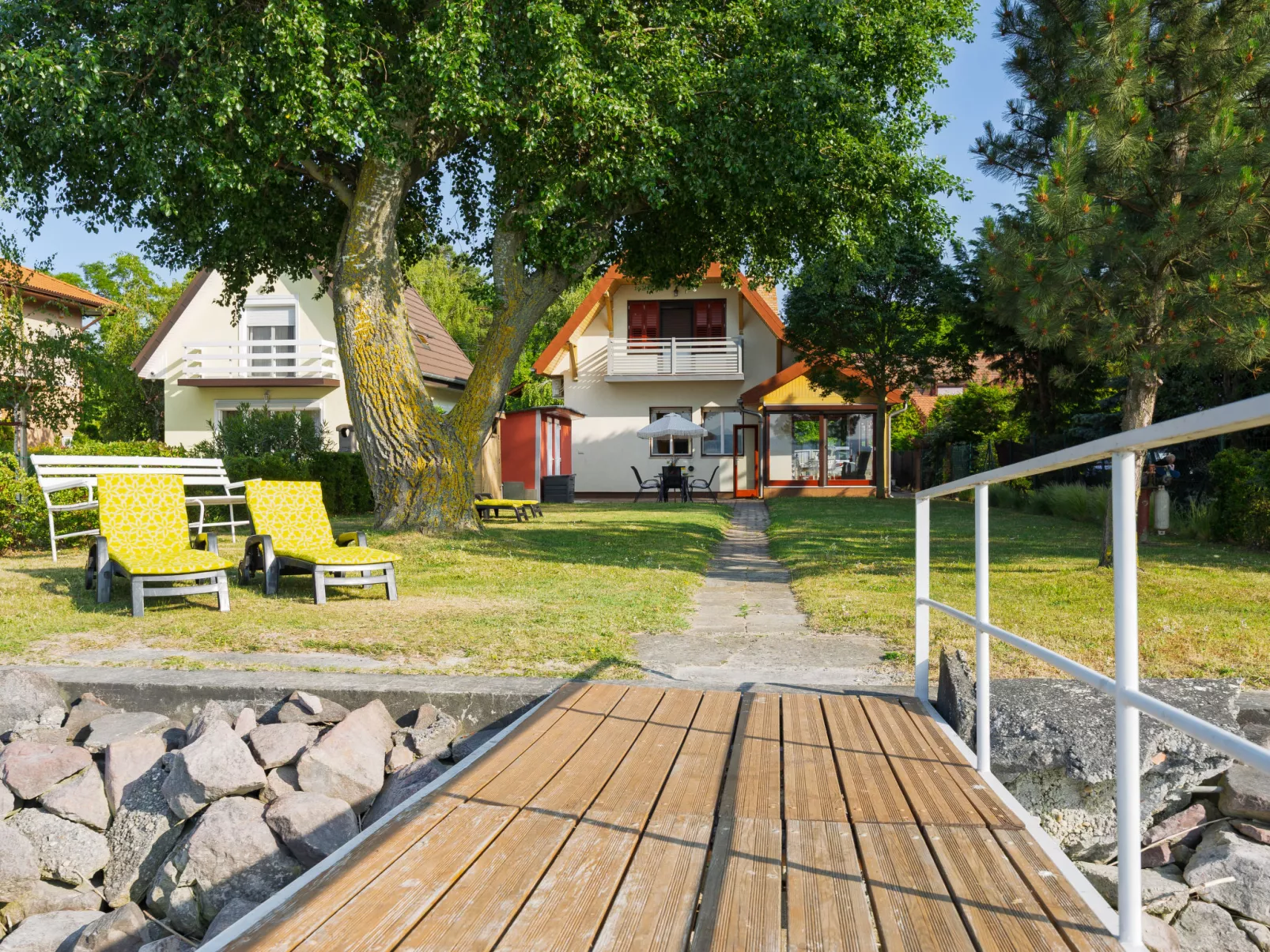 Lake House Sundown-Buiten