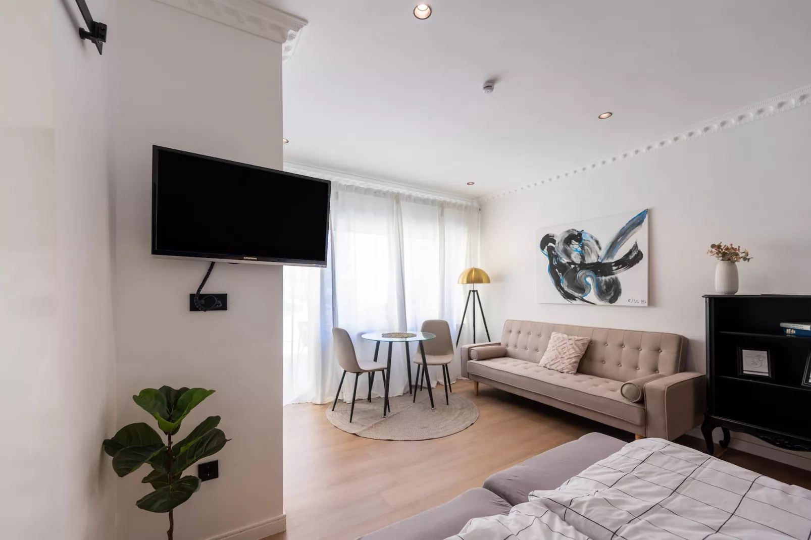 Modern Stay Studio mit Balkon-Woonkamer