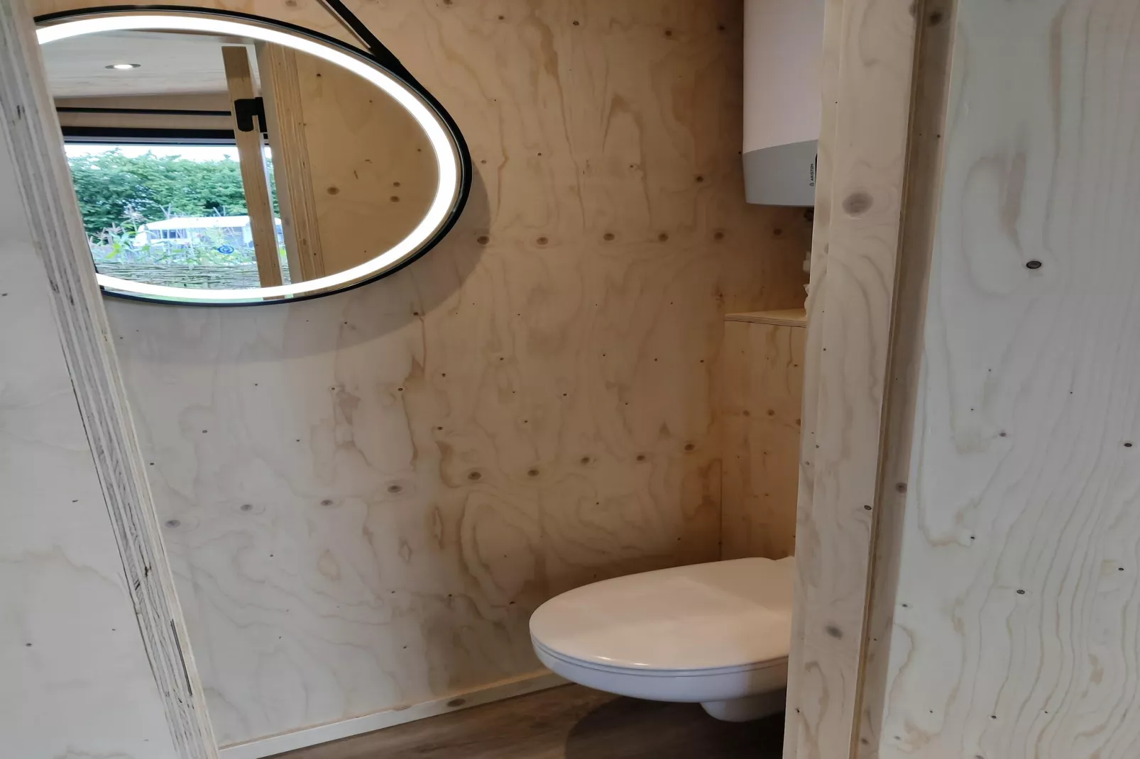 Wetland Cabin 2 persoons (op Boetiekpark de Kas, Scherpenzeel, Friesland)-Badkamer