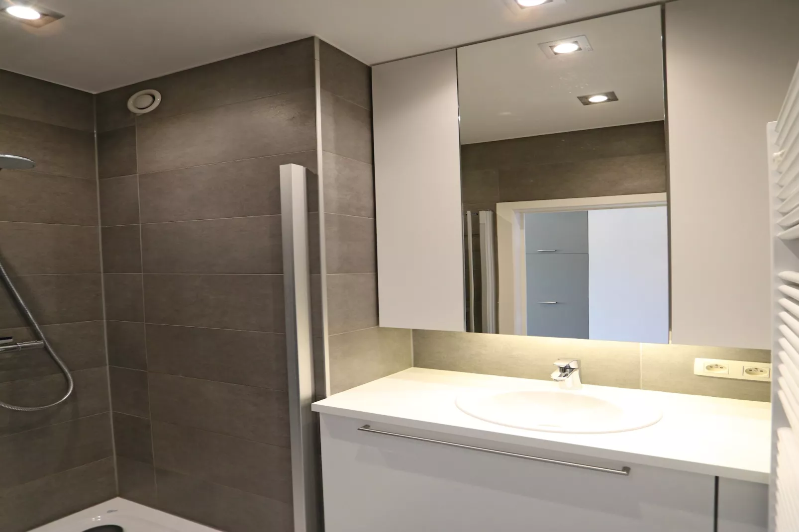 ZWYNELANDE 04 B37  Stpl-Badkamer
