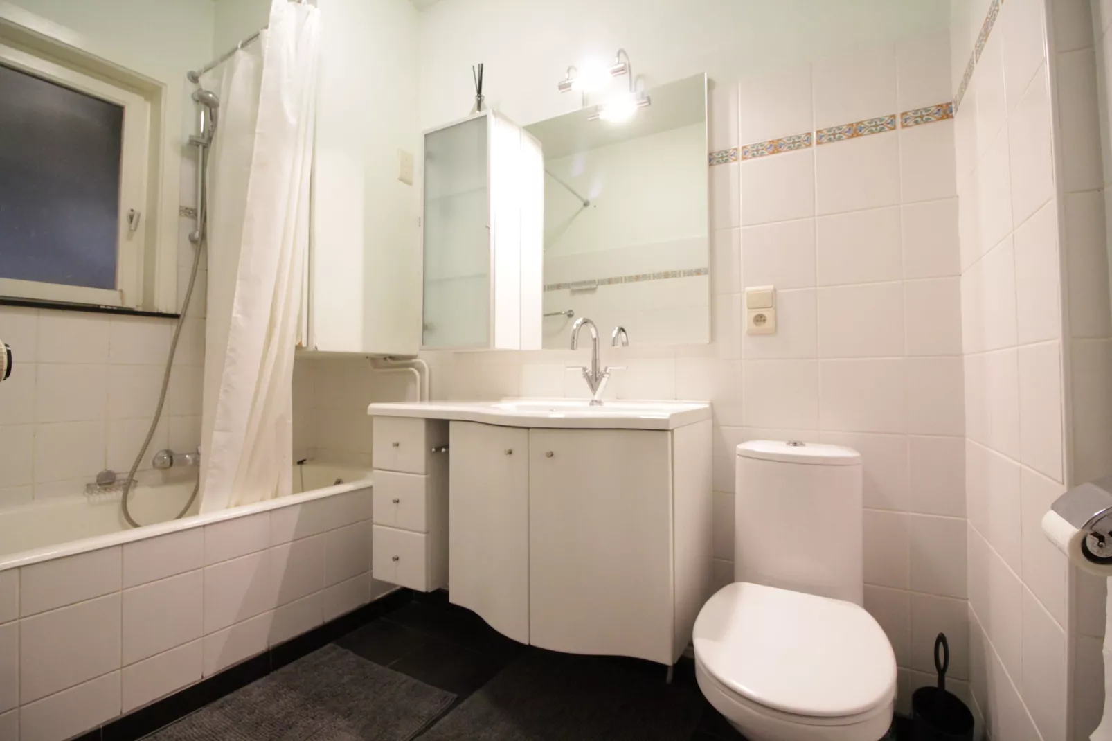 ANDORRA 1A  STPL-Badkamer
