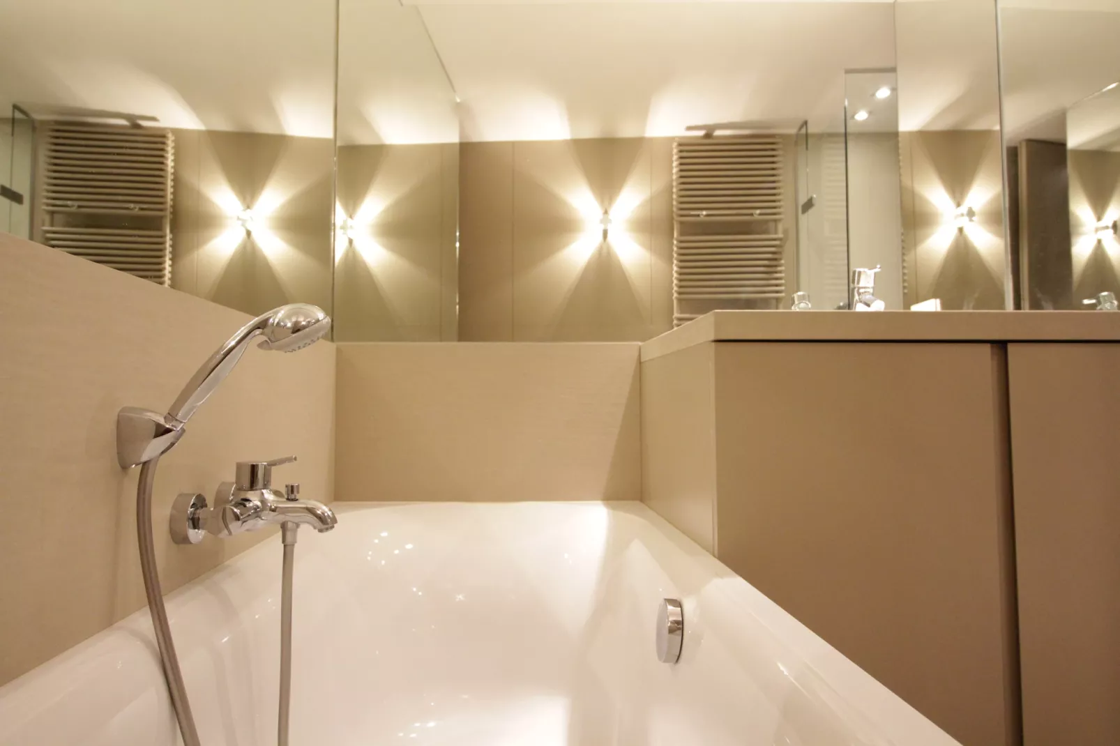 ABRI D'ANTIGON 702  Box-Badkamer