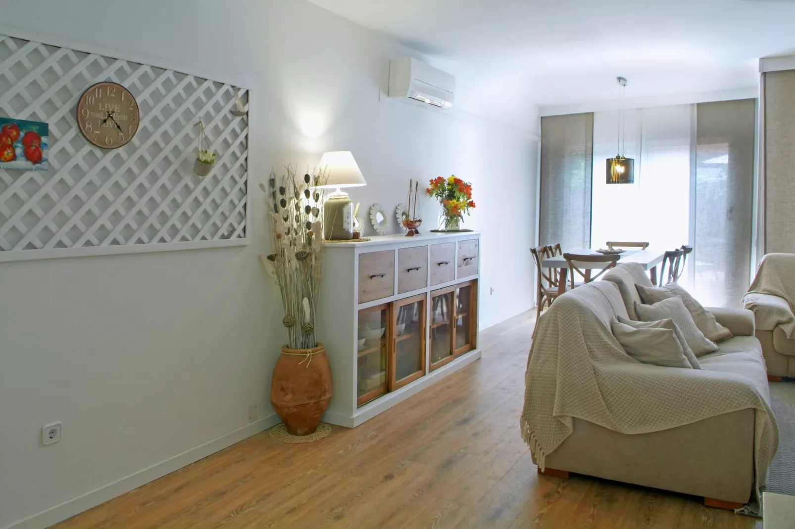 Vivalidays Casa Pinell -Palafolls- Costa Barcelona-Woonkamer