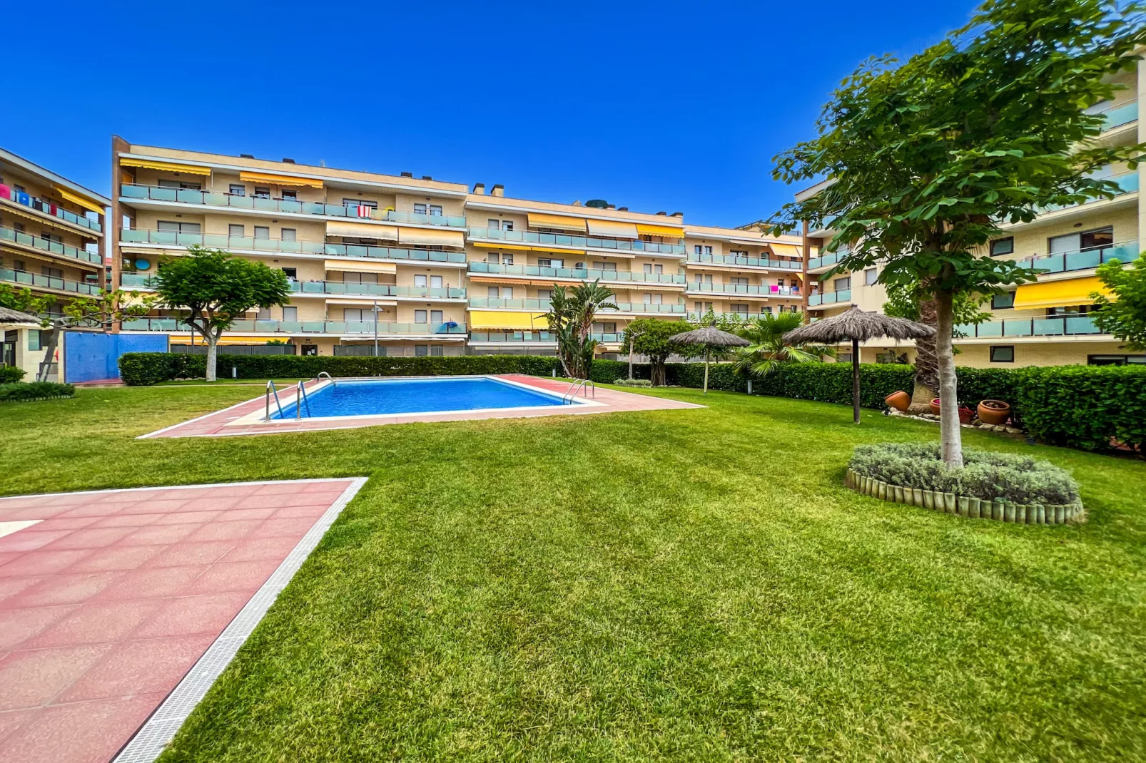 Vivalidays Elia - Fenals - LLoret de Mar-Zwembad