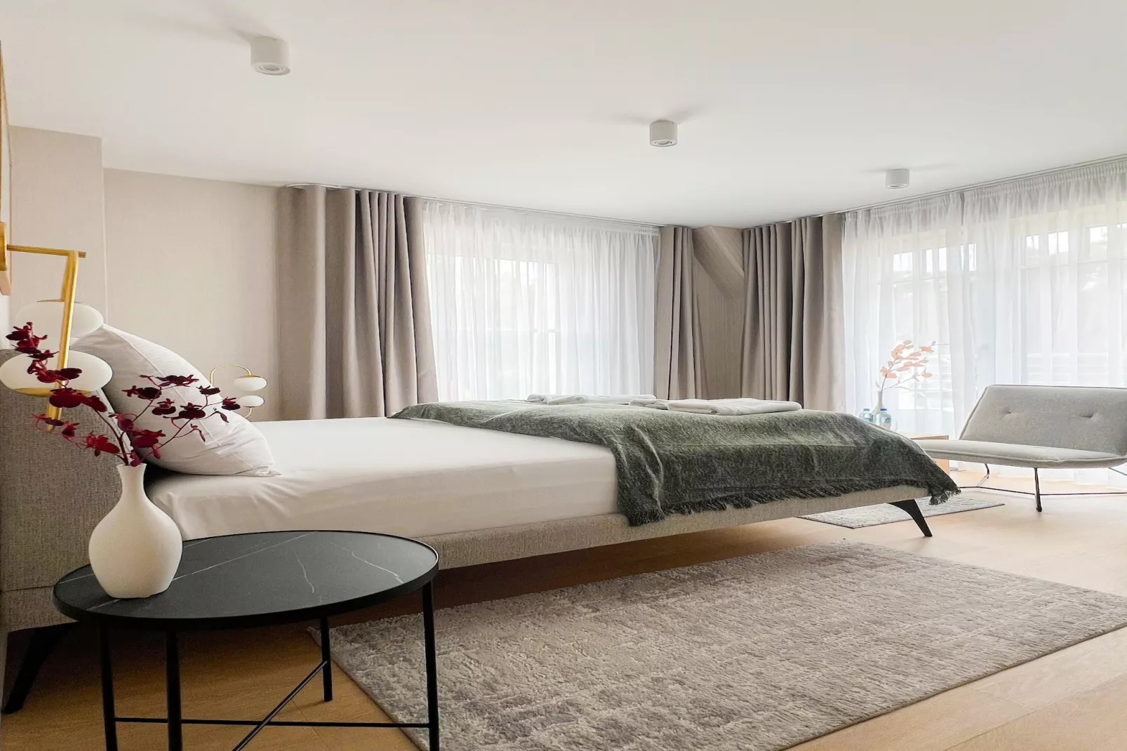 Apartament z balkonem na pierwszym piętrze