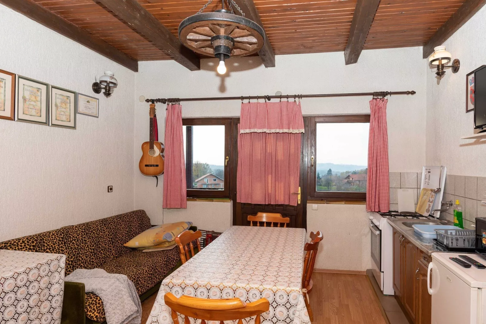 San Vinogradara - One Bedroom Holiday Home with Hot Tube-Eetkamer