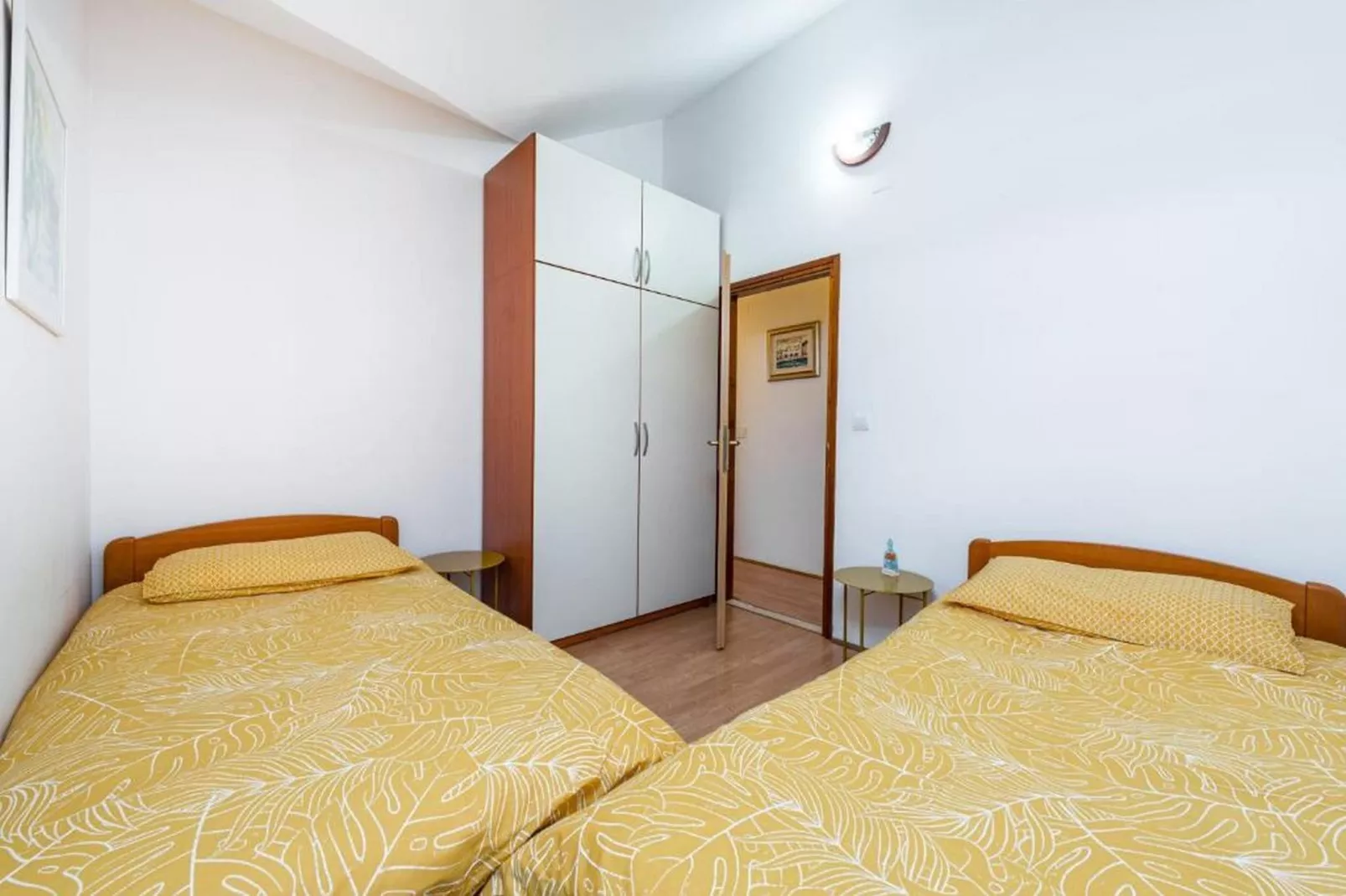 Apartments Meri & Karla - Two Bedroom Apartment with Balcony and Sea View (Karla)-Slaapkamer