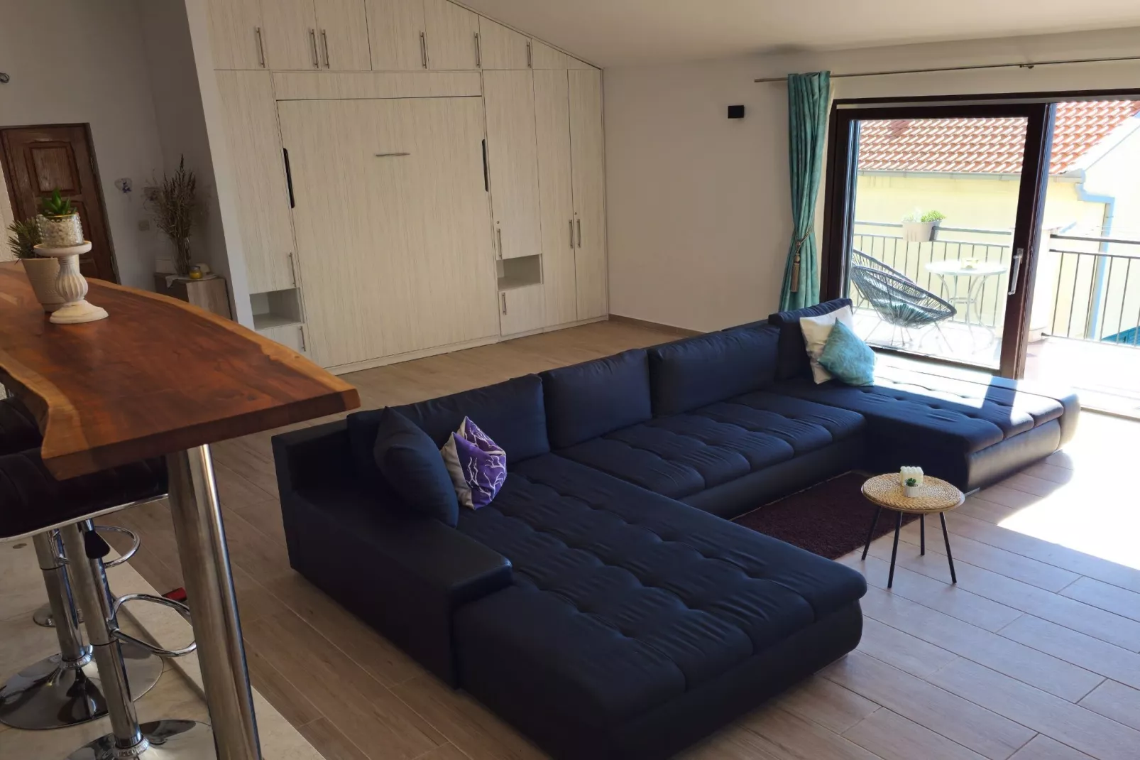 Holiday Home Sunrise - Three Bedroom Holiday Home-Woonkamer