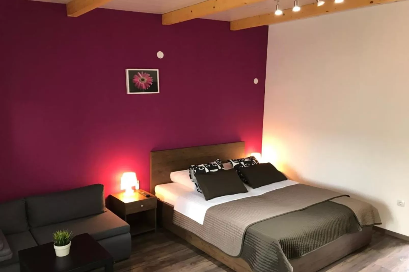 Villa Rubcic - Two Bedroom Apartment and Balcony (1)-Slaapkamer