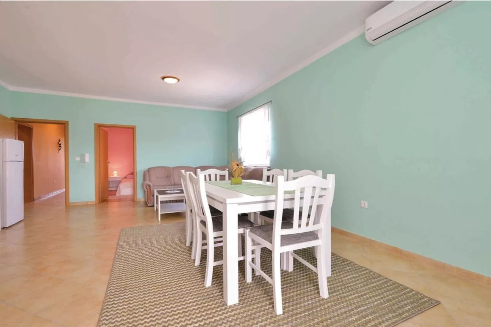 Holiday Home Villa Ksenija - Six Bedroom Holiday Home with Pool-Eetkamer