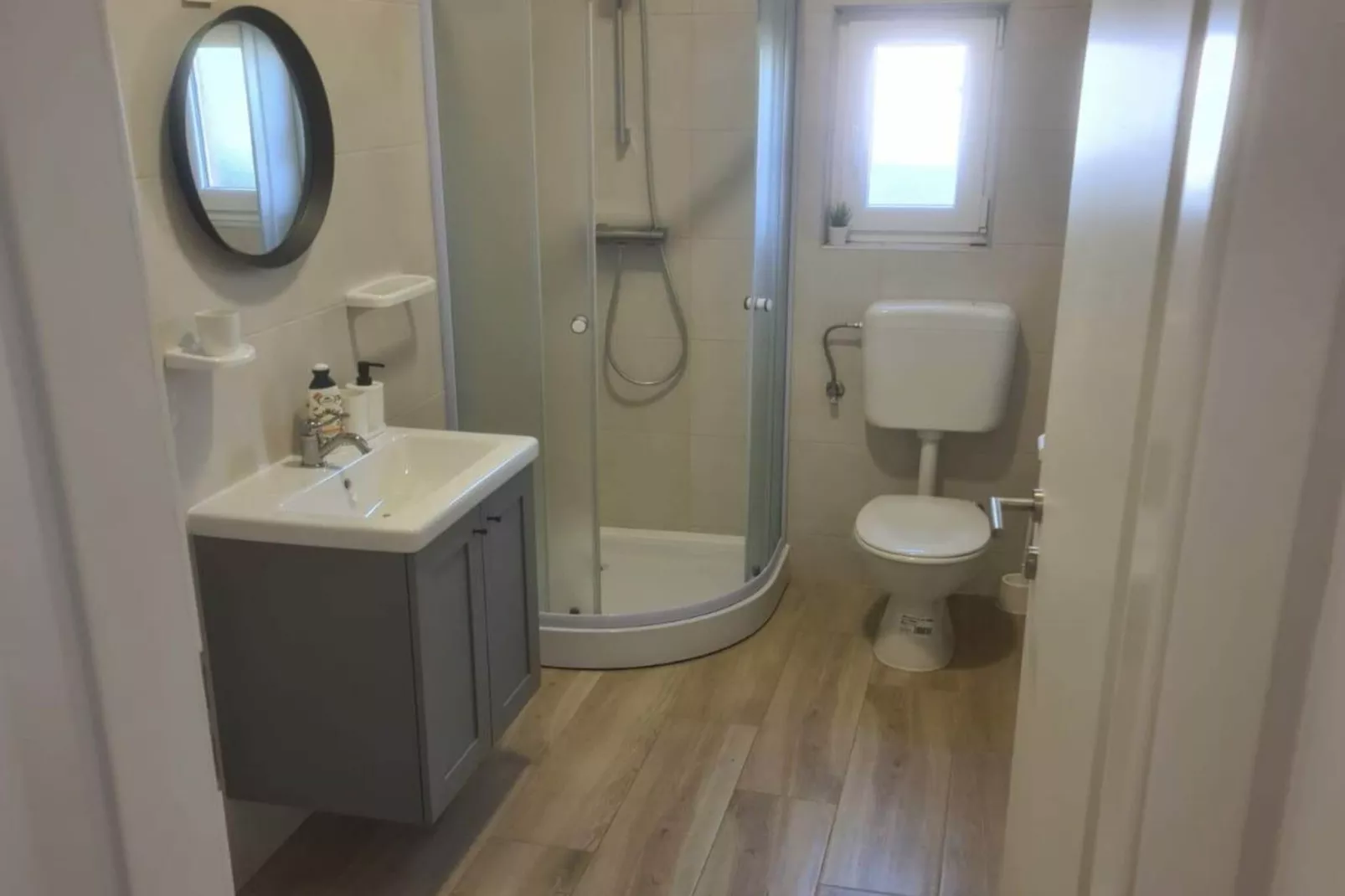 Apartments Rubbi - Two Bedroom Apartment with Terrace-Badkamer