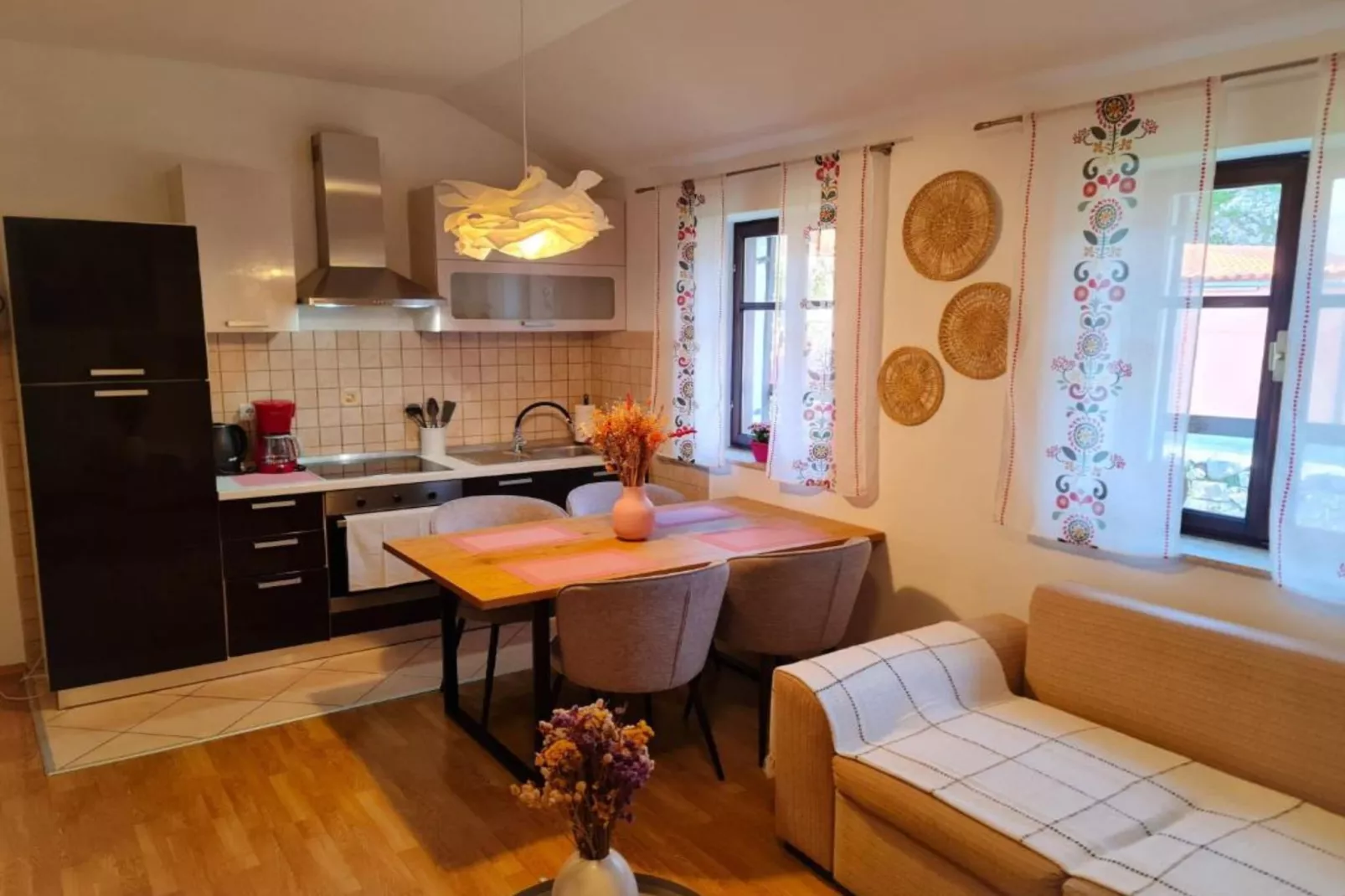 Shadow of Nehaj - Two Bedroom Apartment with Mountin View-Eetkamer