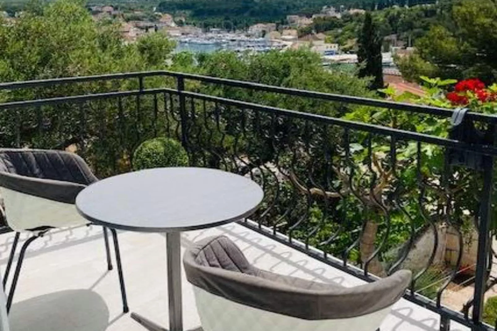 Villa Brazza - Two Bedroom Apartment A2-Terrasbalkon