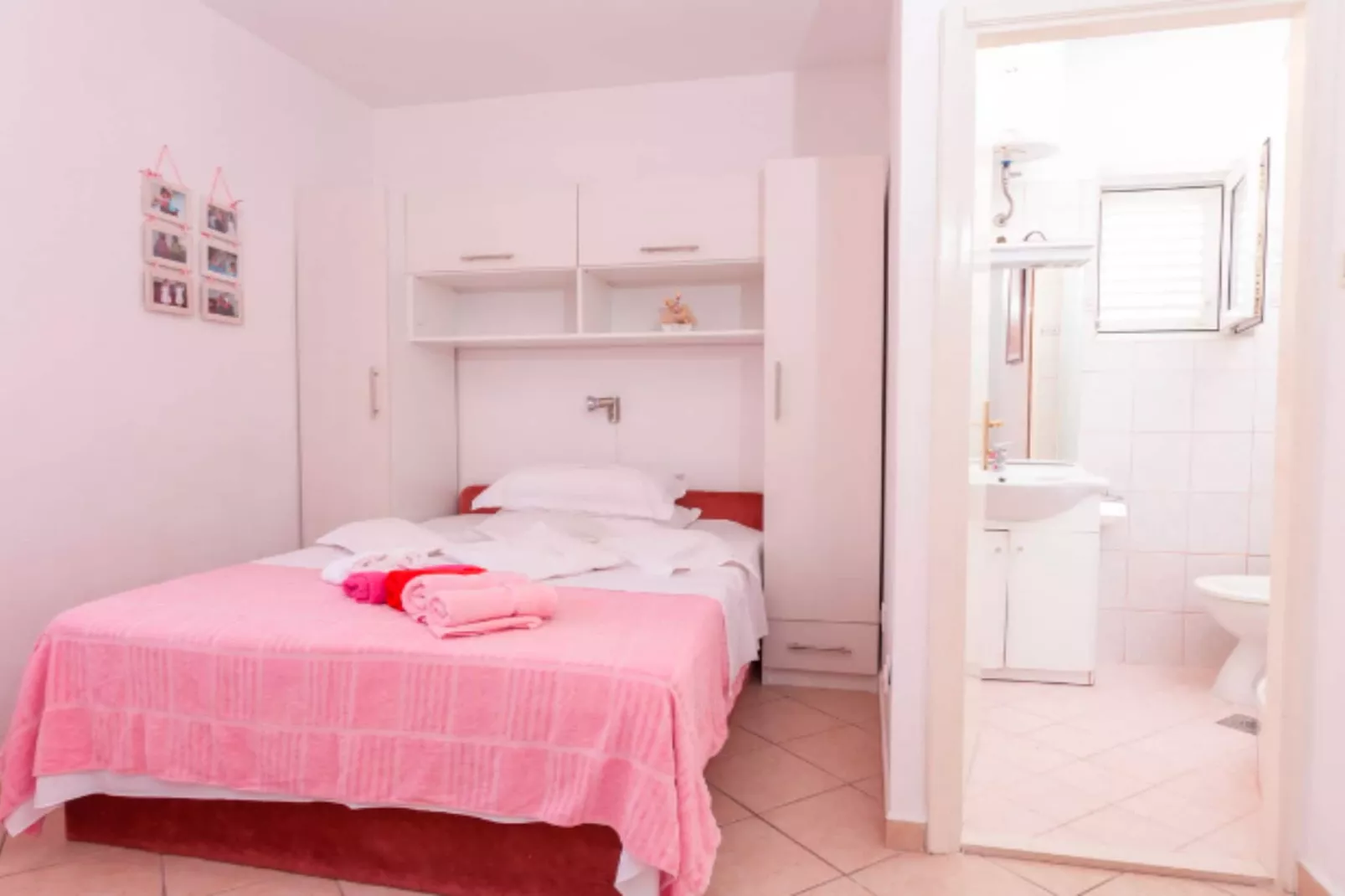 Apartments Lily - Three Bedroom Apartment with Terrace and Sea View-Slaapkamer
