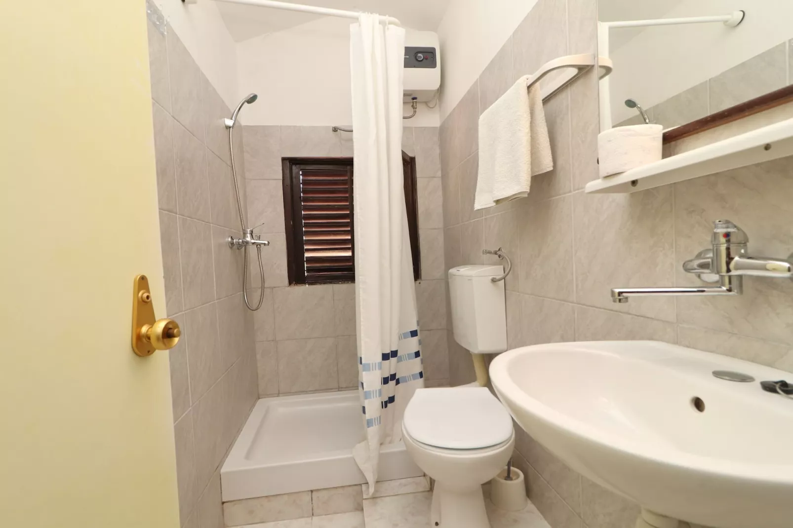 Apartments Karbuni By The Sea - One Bedroom apartment with Terrace and Sea View (A4) U REDU-Badkamer