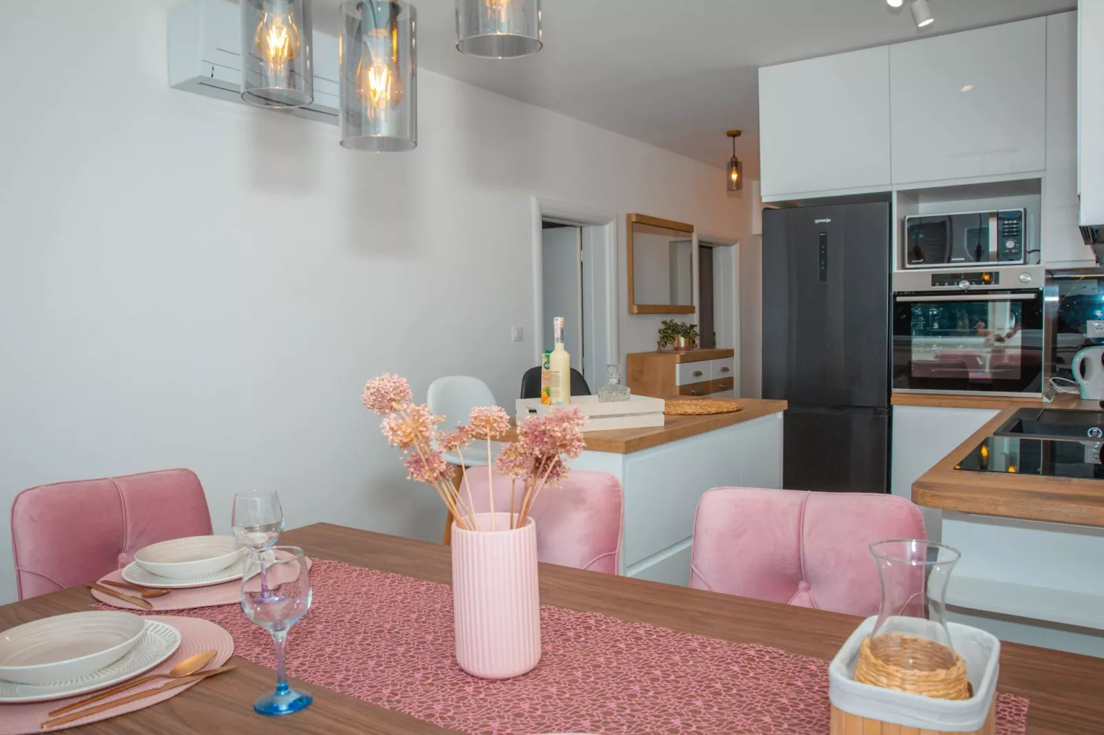 Apartment Matko - Two Bedrom Apartment with Beach View-Eetkamer