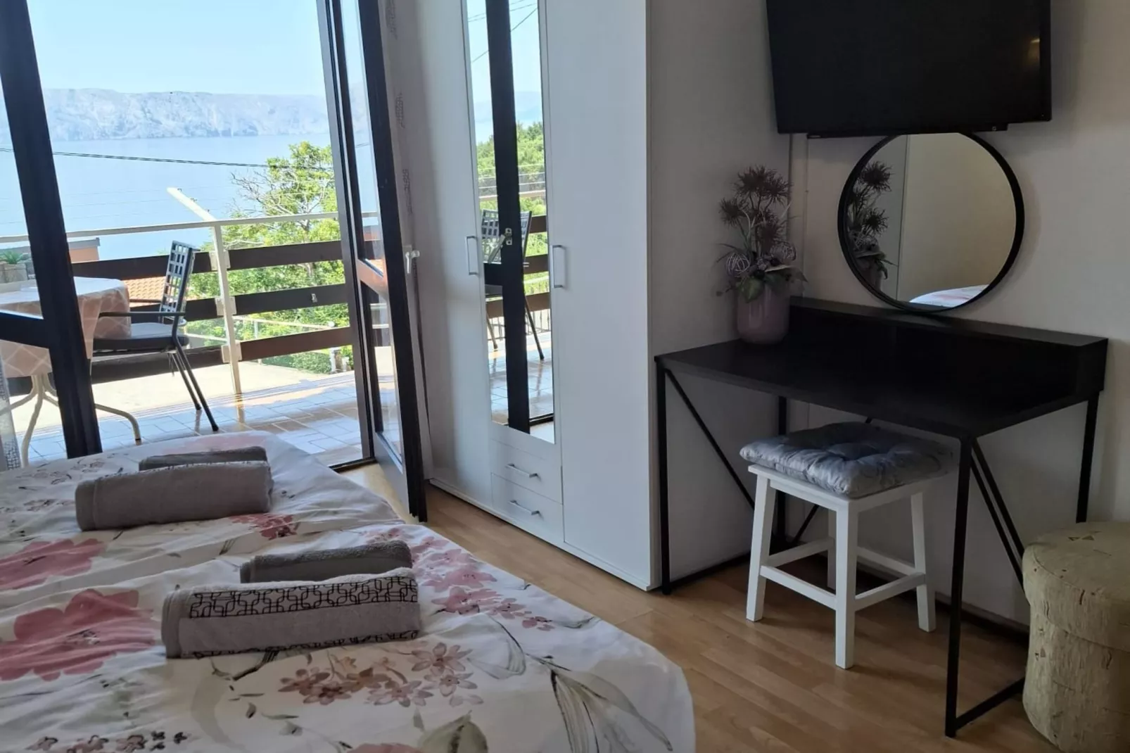Apartments Luka & Leona - Two Bedroom Apartment with Balcony Luka-Slaapkamer
