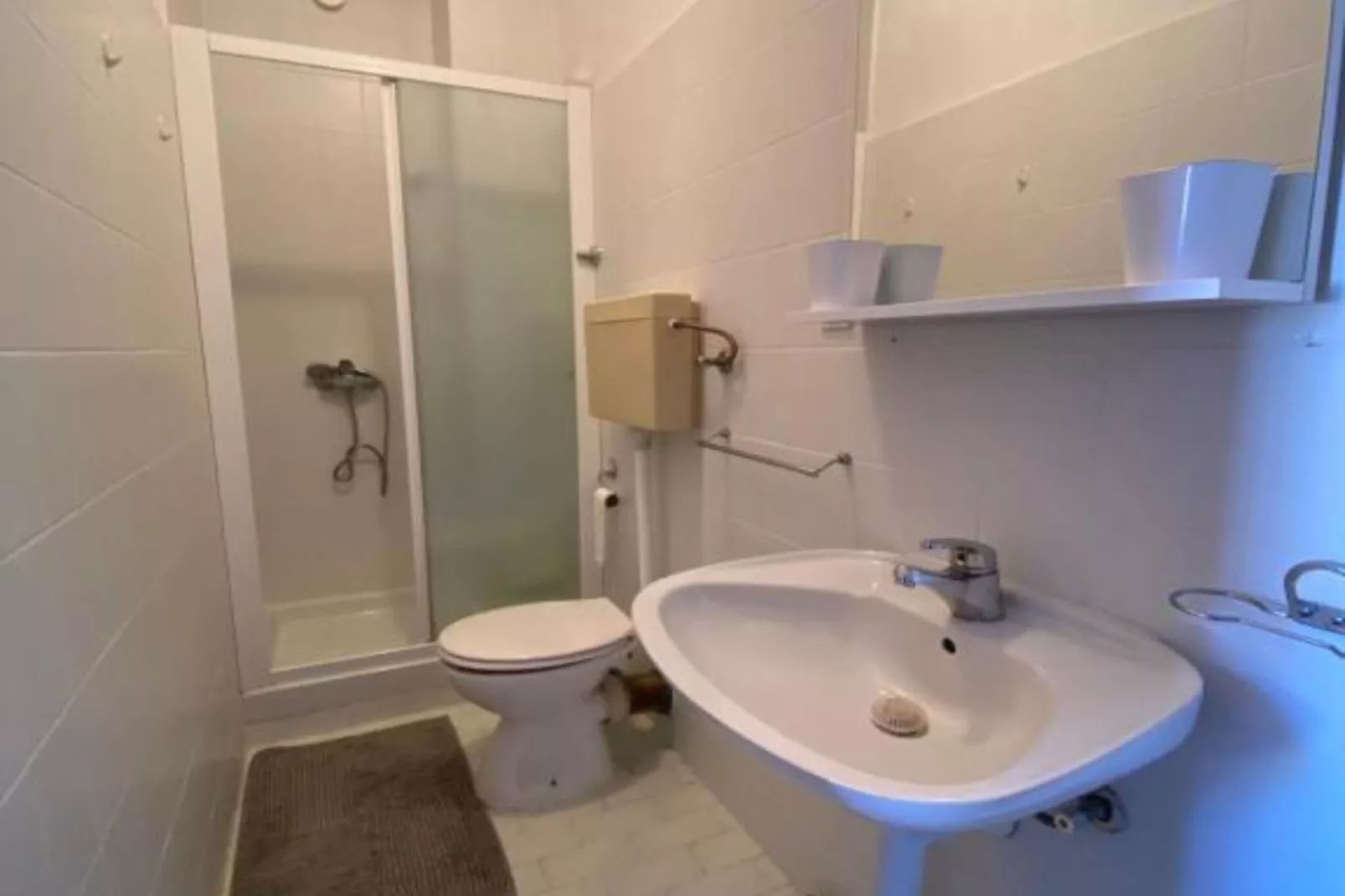 Three Bedroom Apartment with Terrace-Badkamer