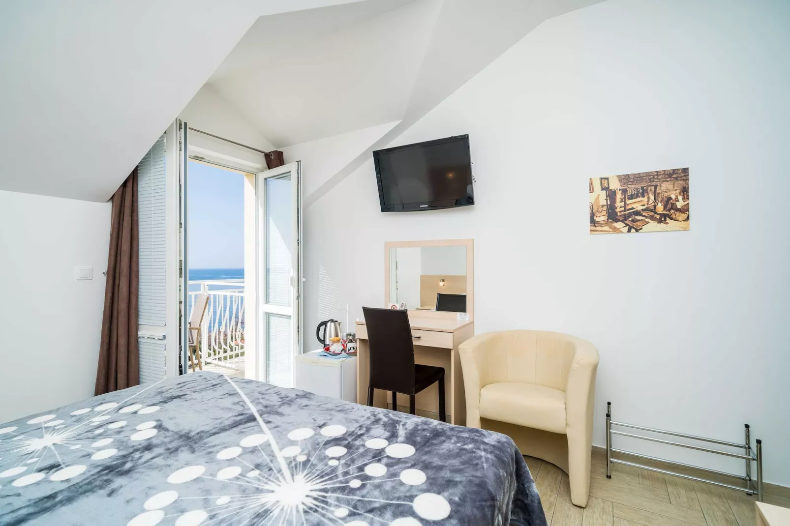 Villa Samba - Two Bedroom Apartment with Balcony and Sea View-Slaapkamer
