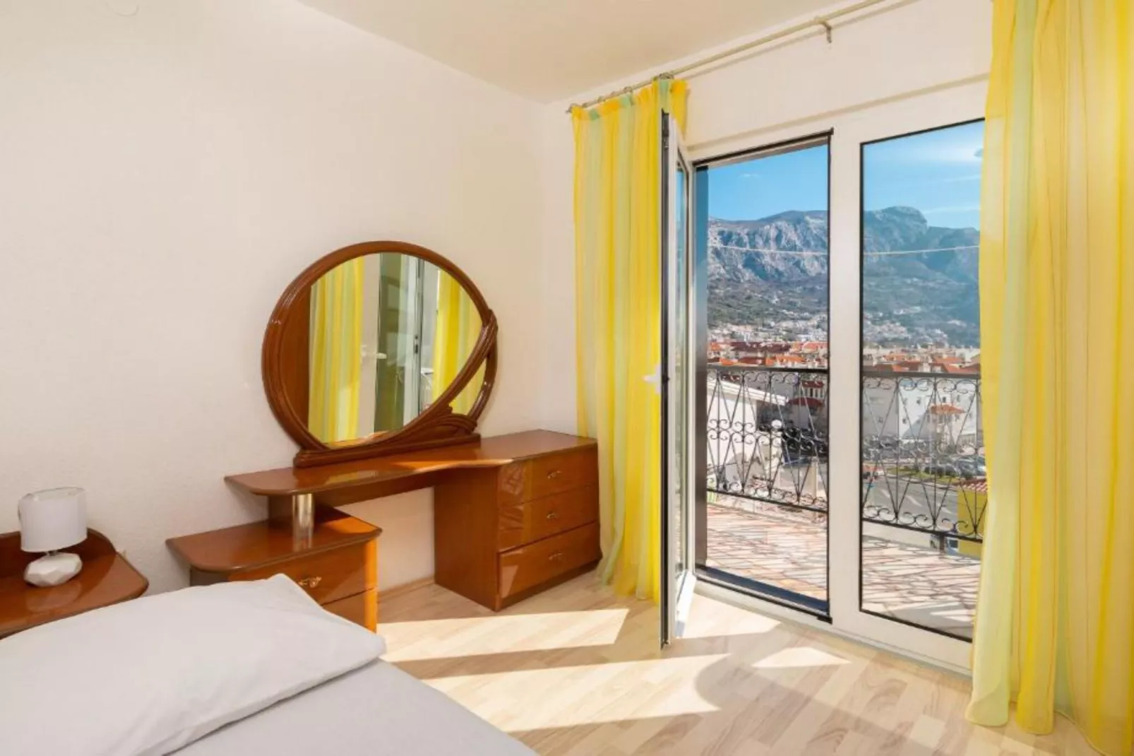 Omis River & Sea Escape - One Bedroom Apartment with Balcony and Sea View-Slaapkamer