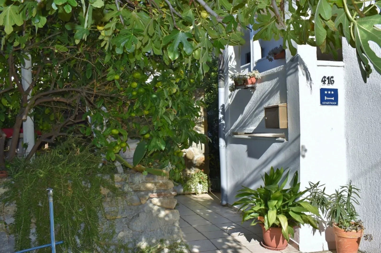 Apartments Jug - Studio Apartment with Private Garden-Buitenlucht