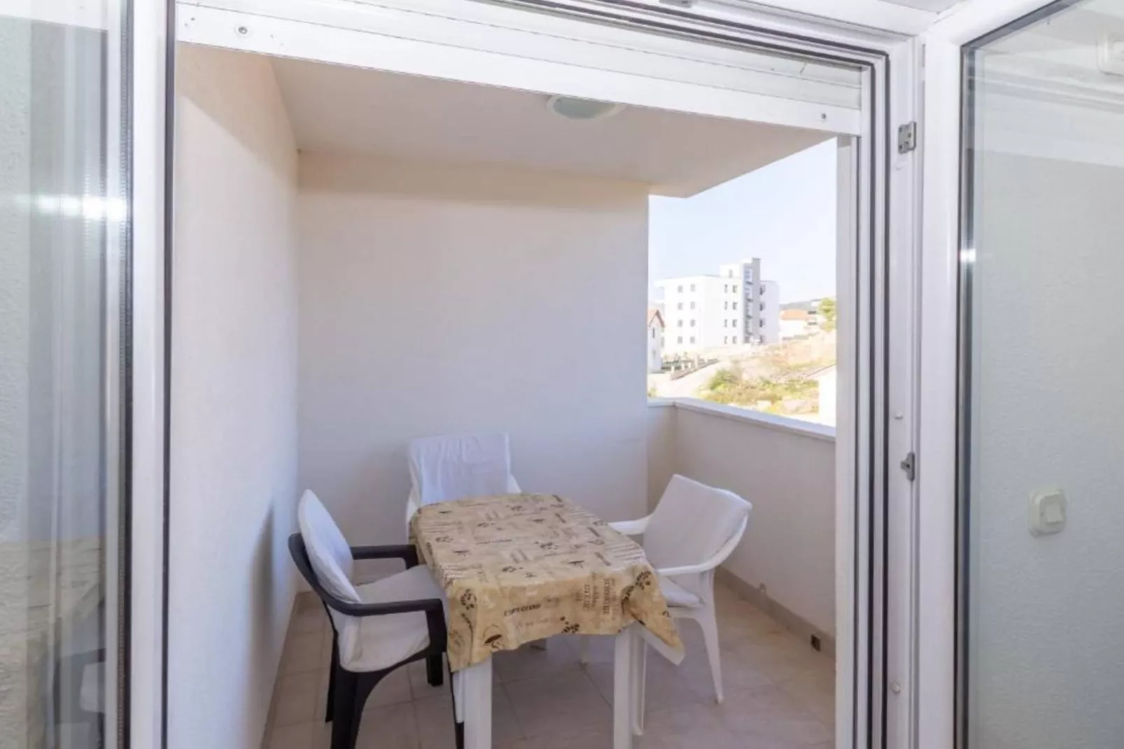 Charming and Cozy Okrug Gornji Apartment with Balcony - One Bedroom Apartment with Balcony